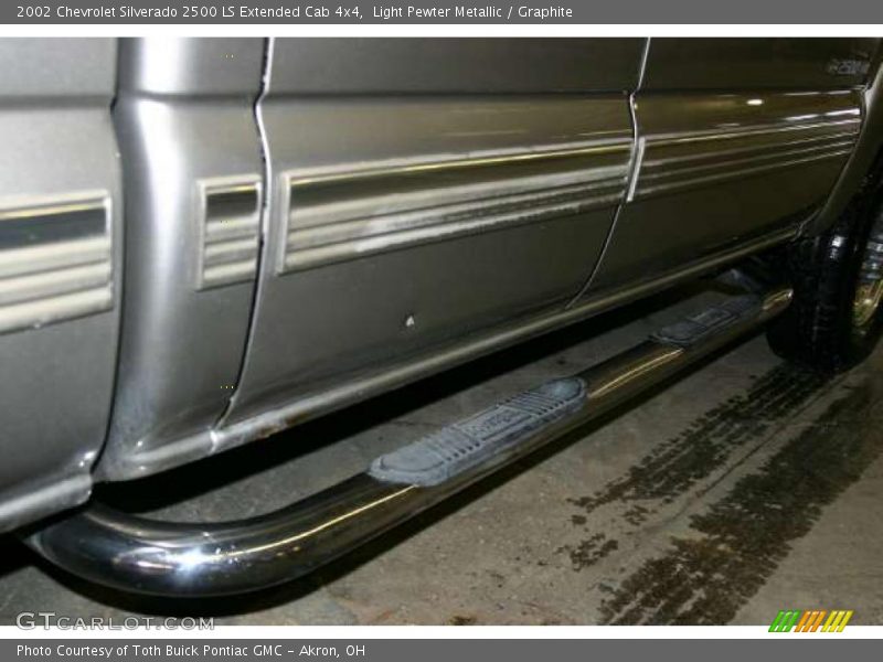 Light Pewter Metallic / Graphite 2002 Chevrolet Silverado 2500 LS Extended Cab 4x4