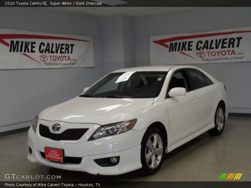 Super White / Dark Charcoal 2010 Toyota Camry SE