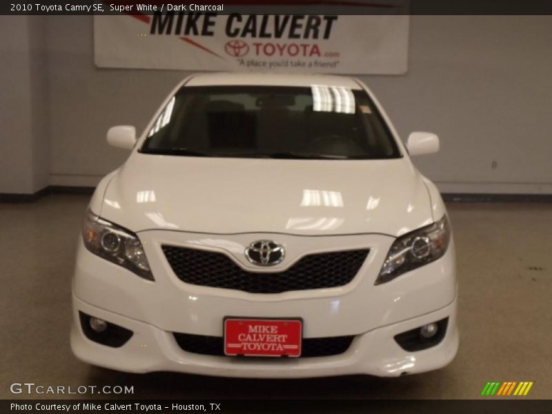 Super White / Dark Charcoal 2010 Toyota Camry SE