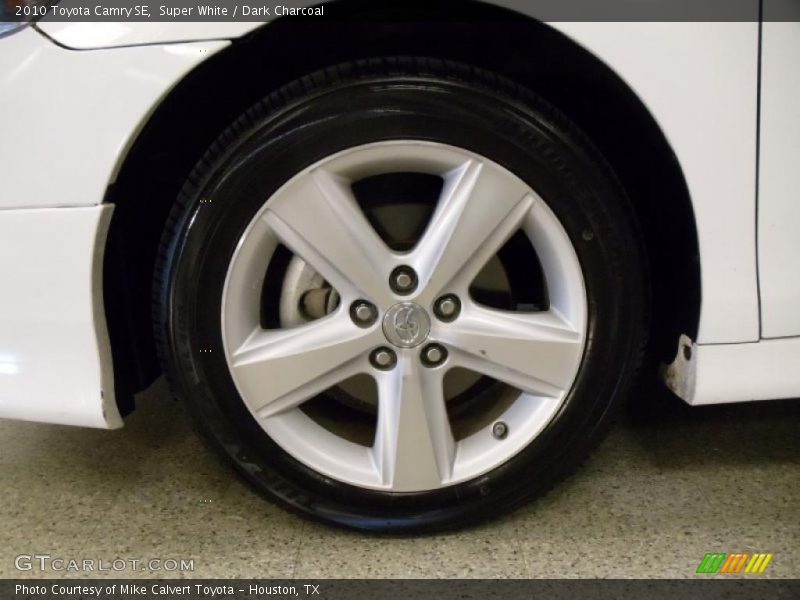 Super White / Dark Charcoal 2010 Toyota Camry SE