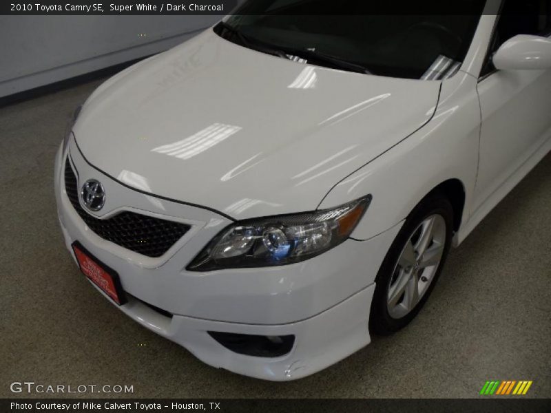 Super White / Dark Charcoal 2010 Toyota Camry SE