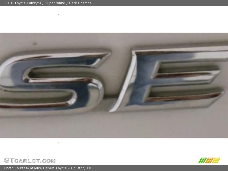 Super White / Dark Charcoal 2010 Toyota Camry SE