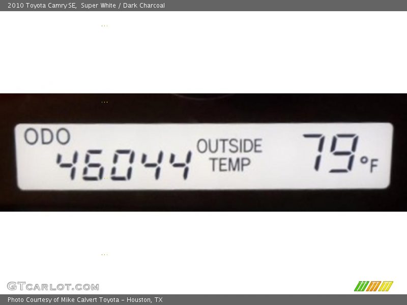 Super White / Dark Charcoal 2010 Toyota Camry SE