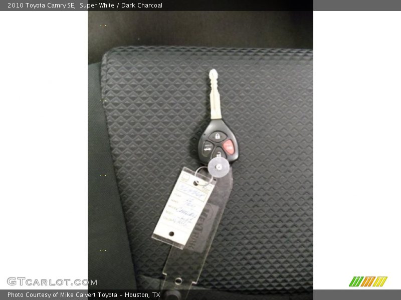 Super White / Dark Charcoal 2010 Toyota Camry SE