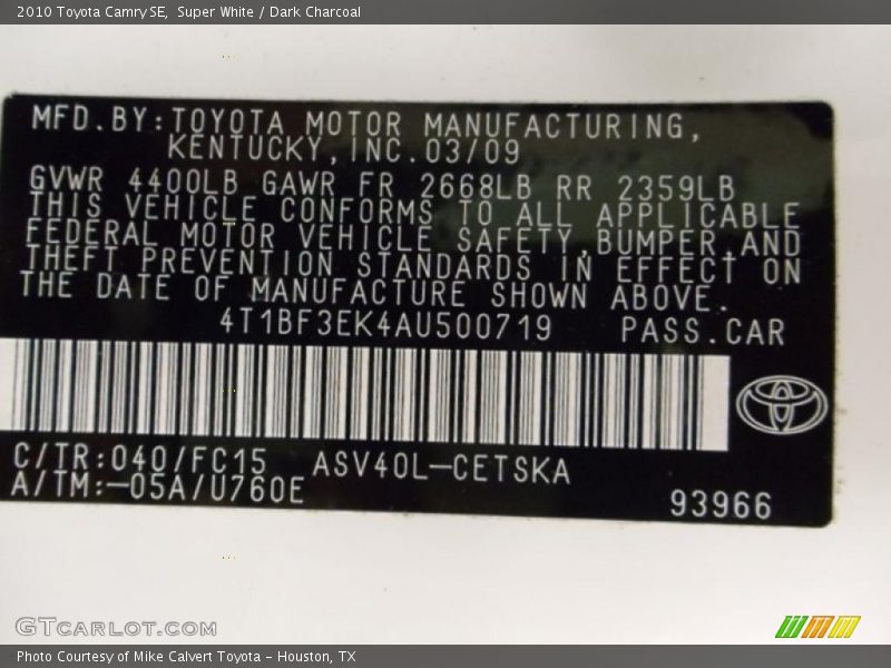Super White / Dark Charcoal 2010 Toyota Camry SE