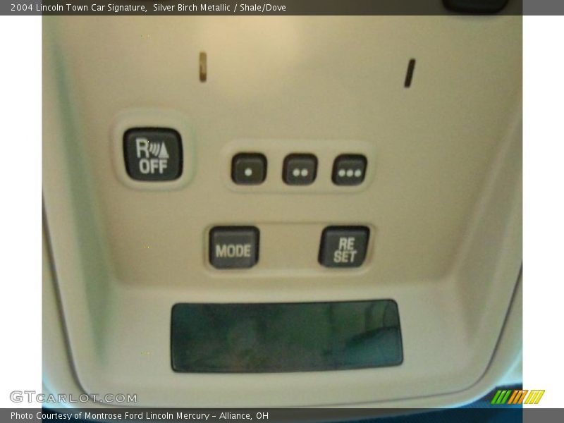 Silver Birch Metallic / Shale/Dove 2004 Lincoln Town Car Signature