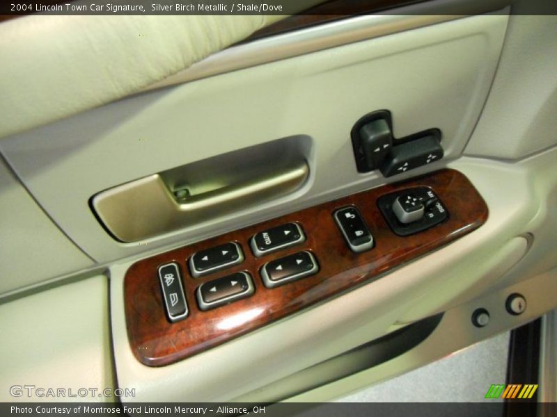 Silver Birch Metallic / Shale/Dove 2004 Lincoln Town Car Signature