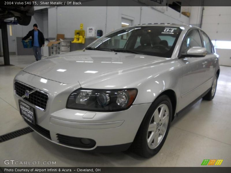 Silver Metallic / Off Black 2004 Volvo S40 T5