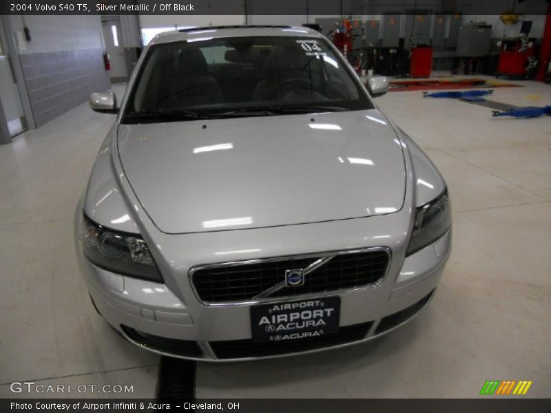 Silver Metallic / Off Black 2004 Volvo S40 T5