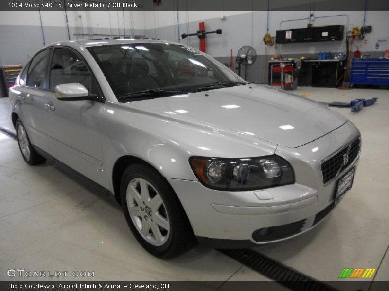 Silver Metallic / Off Black 2004 Volvo S40 T5