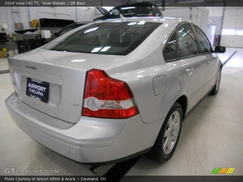 Silver Metallic / Off Black 2004 Volvo S40 T5