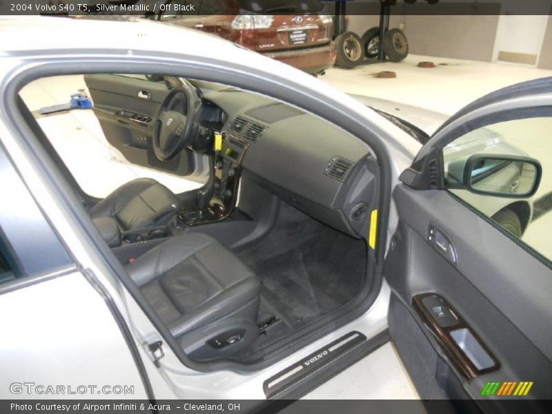 Silver Metallic / Off Black 2004 Volvo S40 T5
