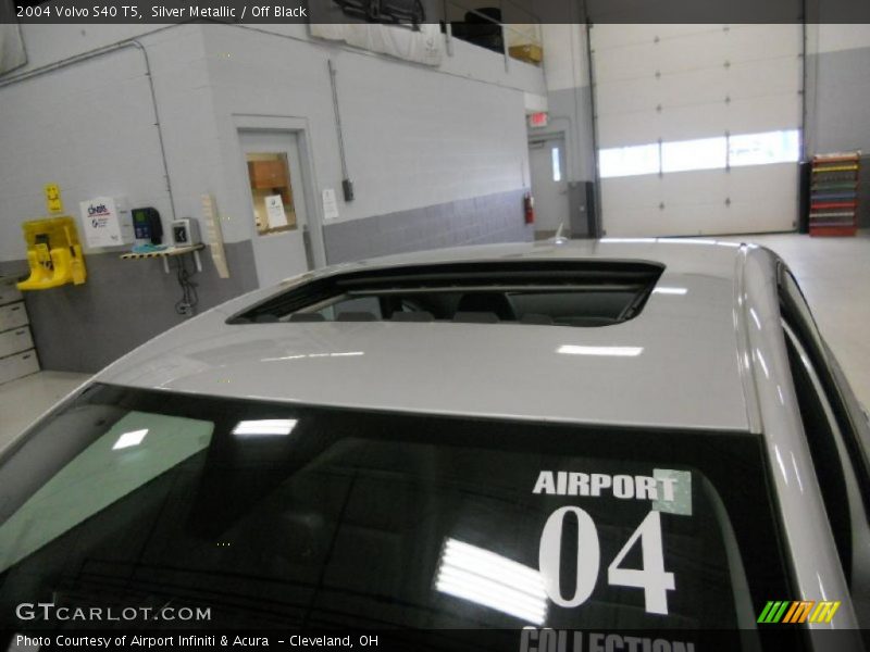 Silver Metallic / Off Black 2004 Volvo S40 T5