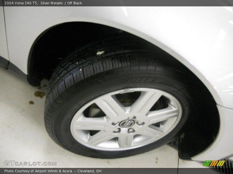 Silver Metallic / Off Black 2004 Volvo S40 T5