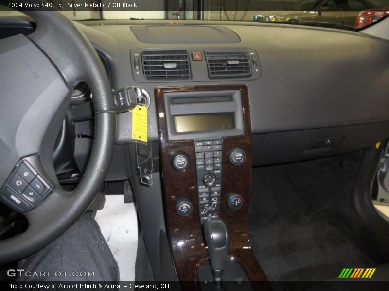 Silver Metallic / Off Black 2004 Volvo S40 T5