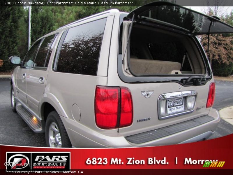Light Parchment Gold Metallic / Medium Parchment 2000 Lincoln Navigator