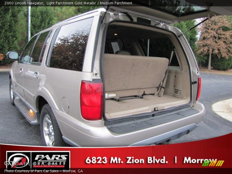 Light Parchment Gold Metallic / Medium Parchment 2000 Lincoln Navigator