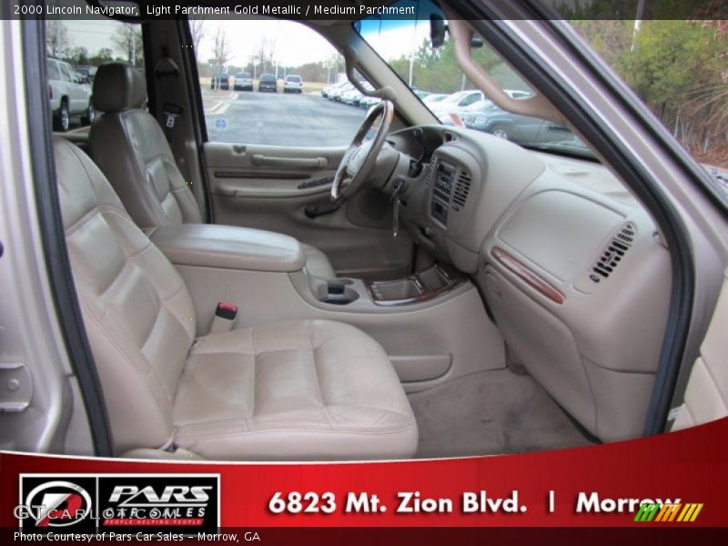 Light Parchment Gold Metallic / Medium Parchment 2000 Lincoln Navigator