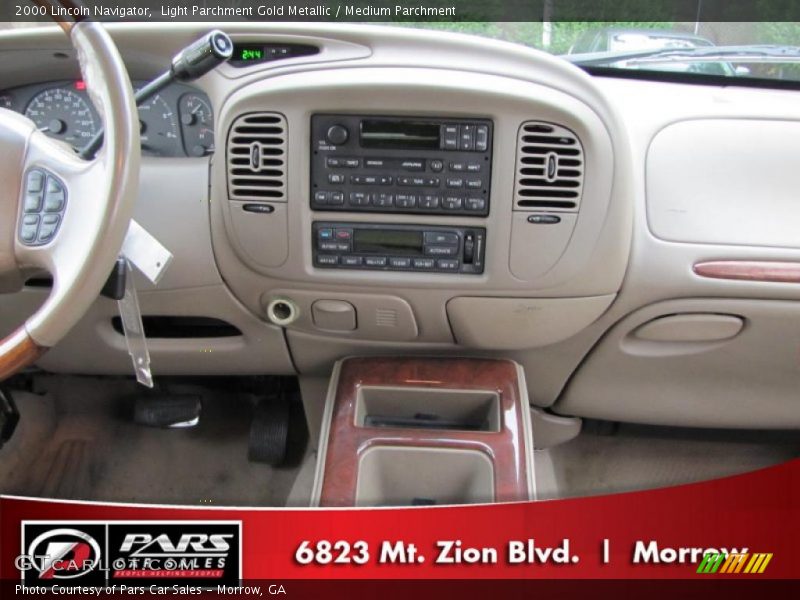 Light Parchment Gold Metallic / Medium Parchment 2000 Lincoln Navigator