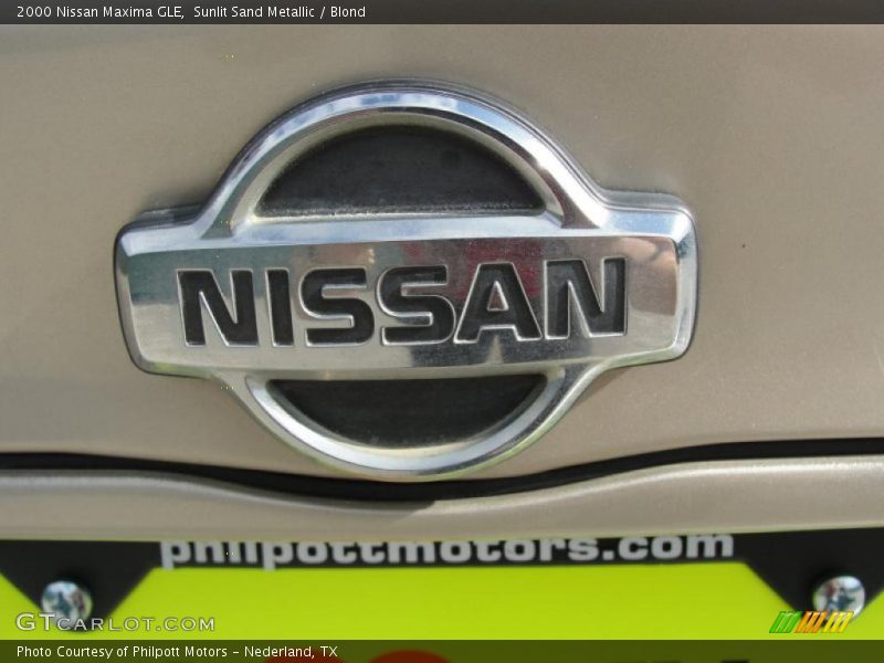 Sunlit Sand Metallic / Blond 2000 Nissan Maxima GLE