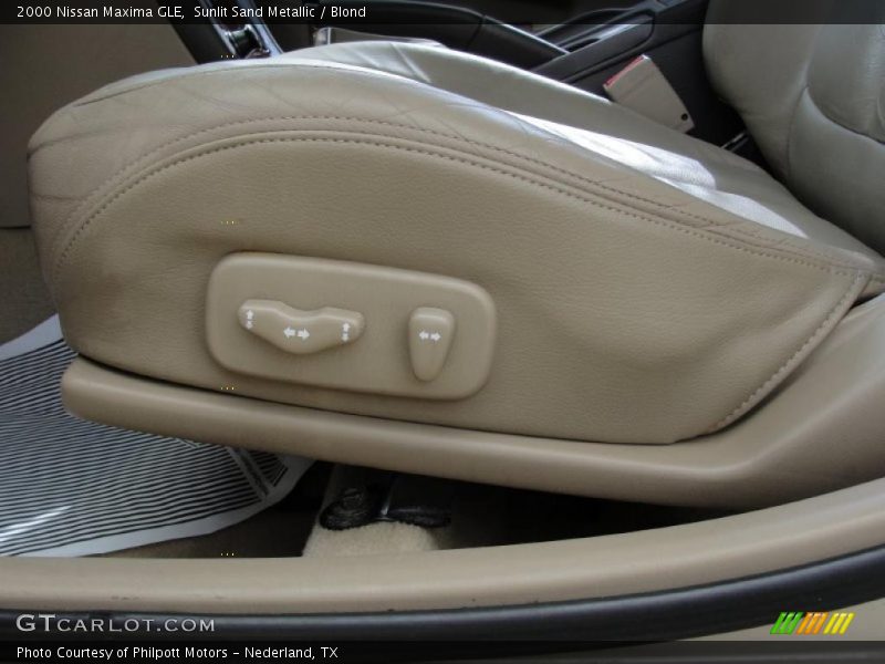 Sunlit Sand Metallic / Blond 2000 Nissan Maxima GLE