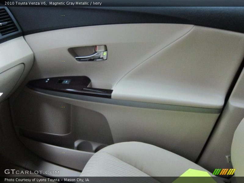 Magnetic Gray Metallic / Ivory 2010 Toyota Venza V6