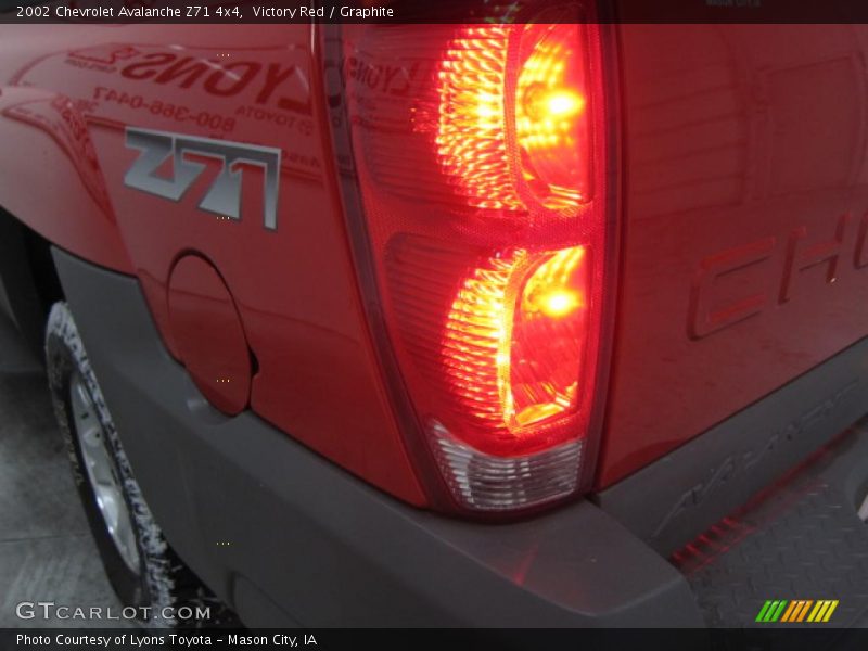 Victory Red / Graphite 2002 Chevrolet Avalanche Z71 4x4