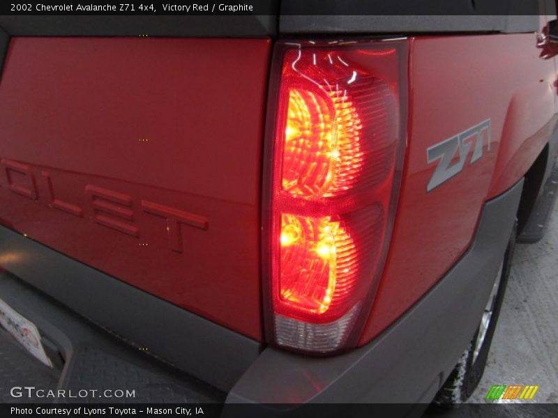 Victory Red / Graphite 2002 Chevrolet Avalanche Z71 4x4
