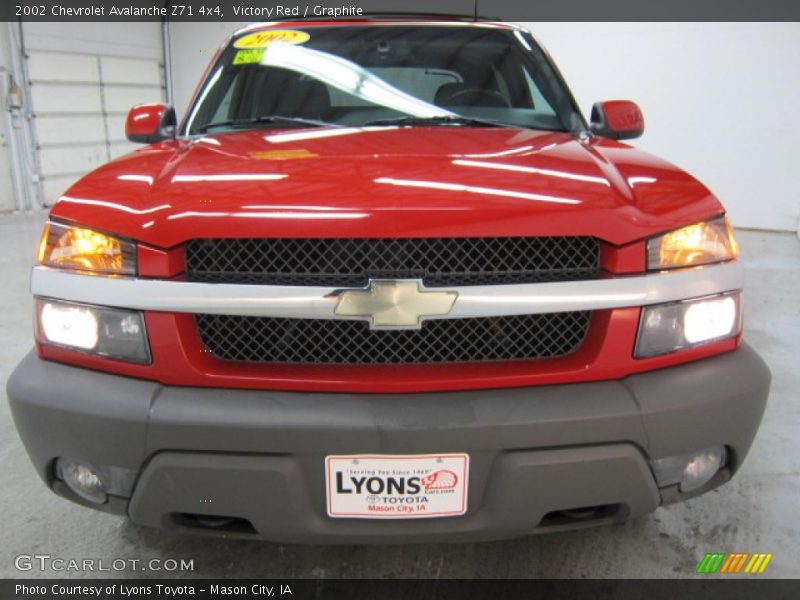 Victory Red / Graphite 2002 Chevrolet Avalanche Z71 4x4