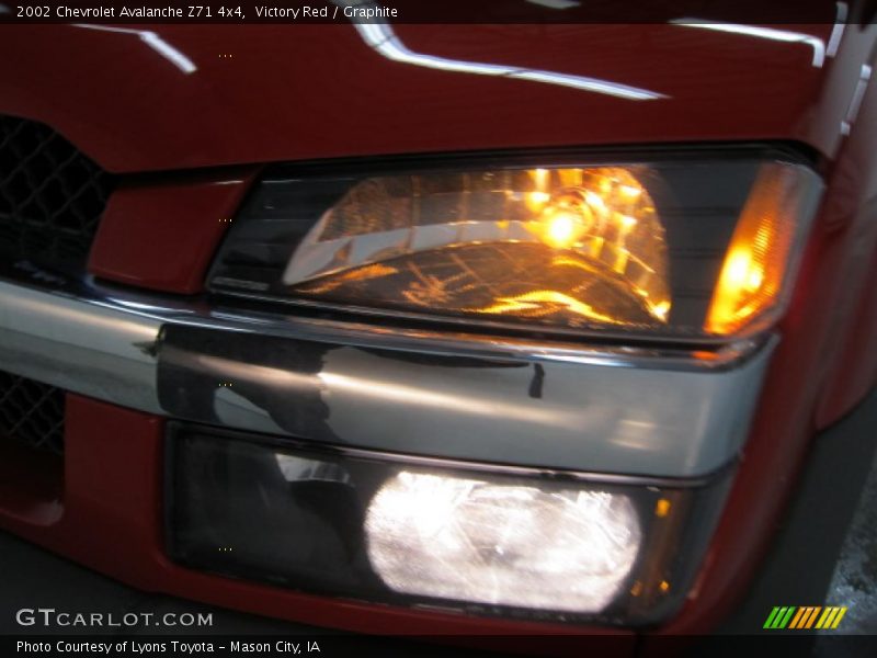 Victory Red / Graphite 2002 Chevrolet Avalanche Z71 4x4