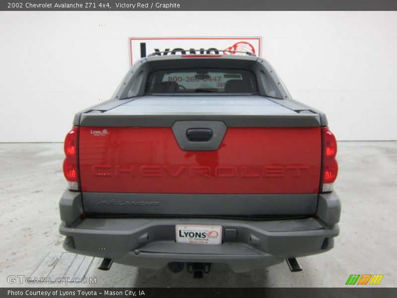 Victory Red / Graphite 2002 Chevrolet Avalanche Z71 4x4