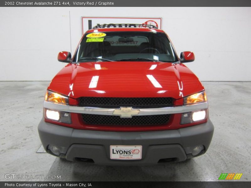 Victory Red / Graphite 2002 Chevrolet Avalanche Z71 4x4