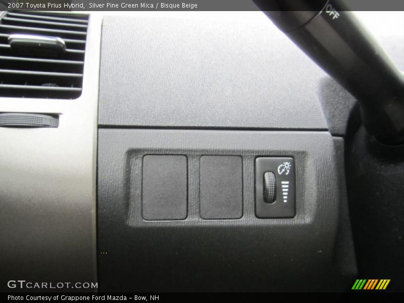 Controls of 2007 Prius Hybrid