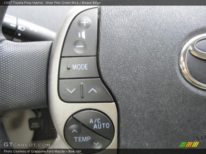 Controls of 2007 Prius Hybrid