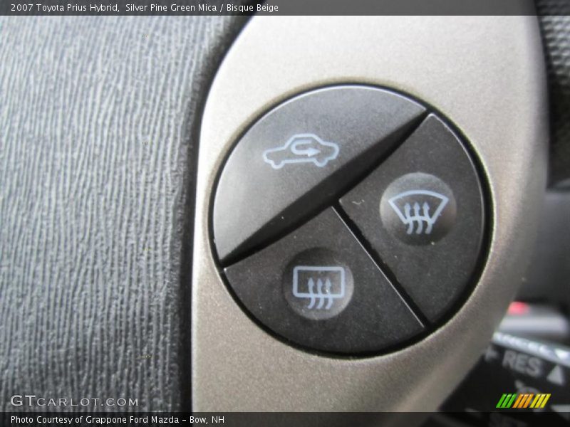 Controls of 2007 Prius Hybrid