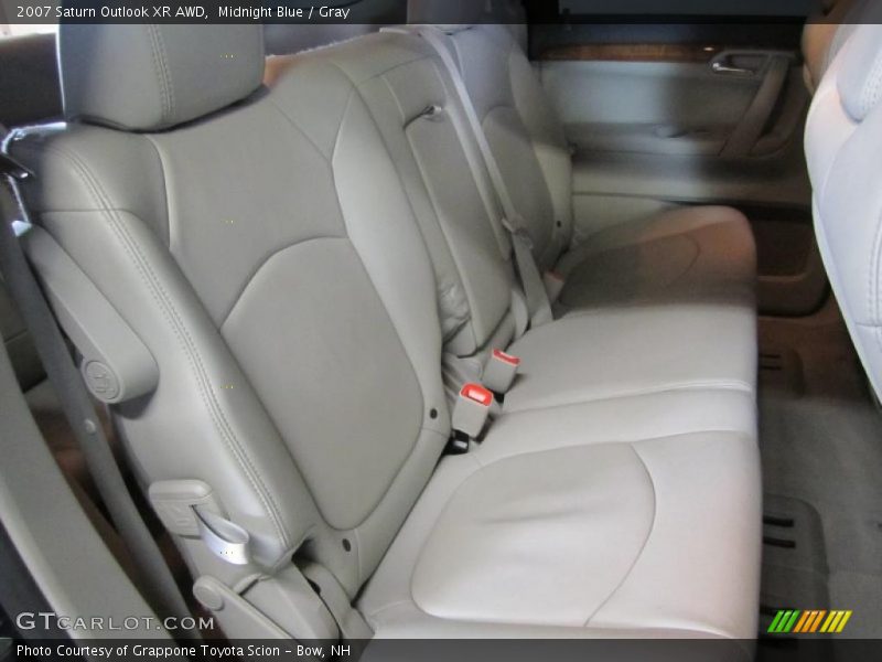  2007 Outlook XR AWD Gray Interior