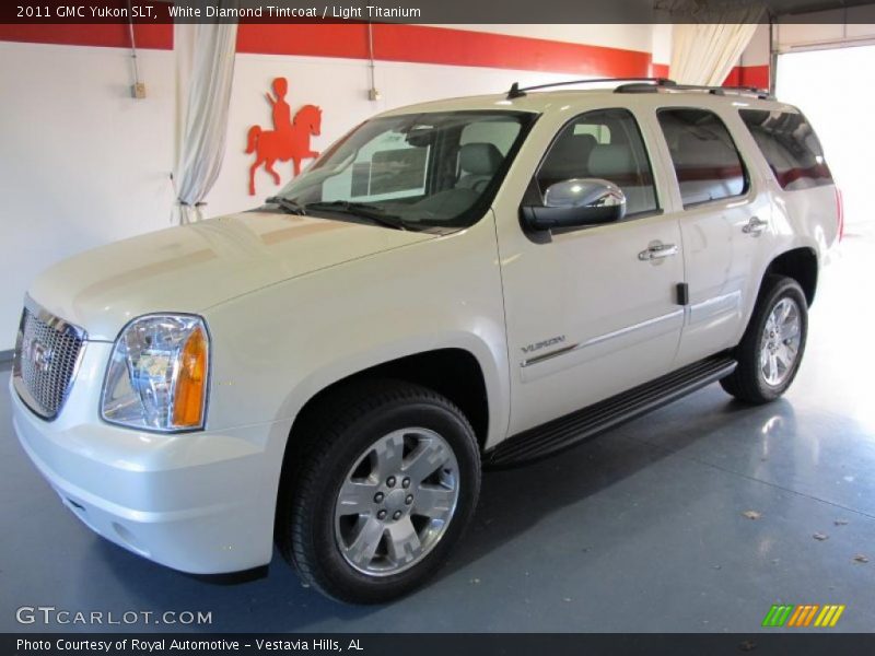 White Diamond Tintcoat / Light Titanium 2011 GMC Yukon SLT