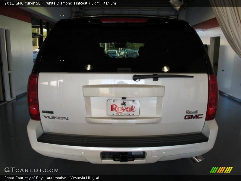 White Diamond Tintcoat / Light Titanium 2011 GMC Yukon SLT