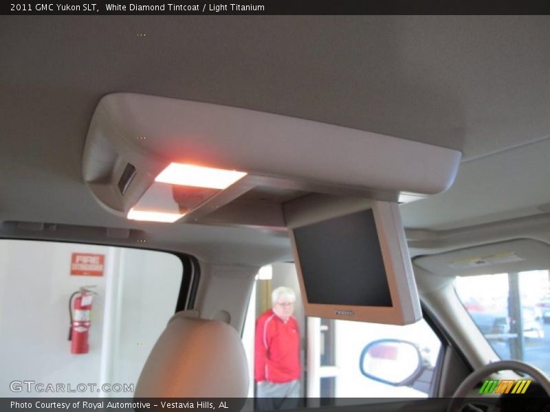 White Diamond Tintcoat / Light Titanium 2011 GMC Yukon SLT