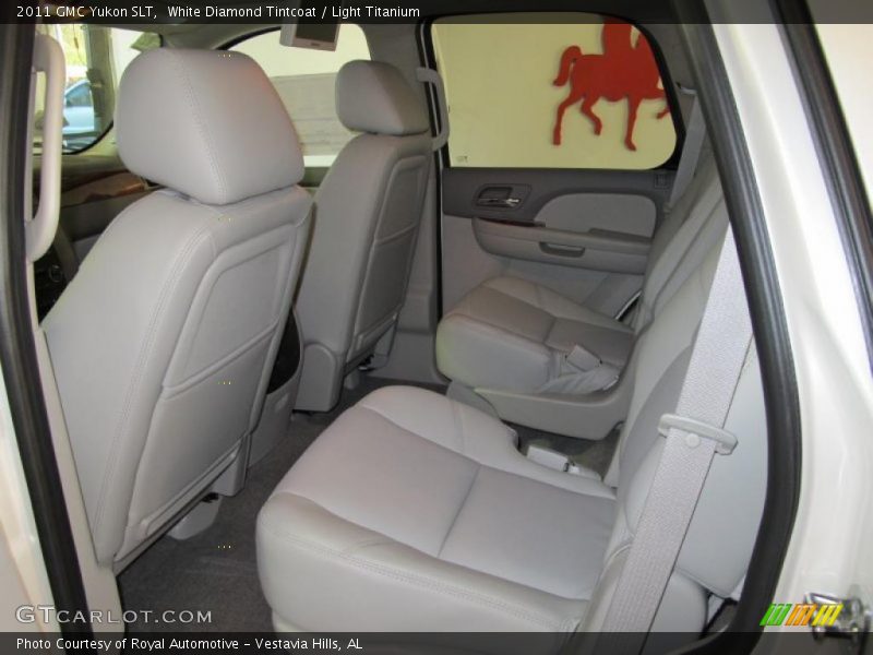 White Diamond Tintcoat / Light Titanium 2011 GMC Yukon SLT