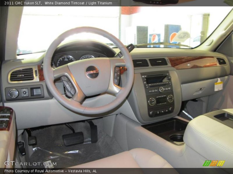 White Diamond Tintcoat / Light Titanium 2011 GMC Yukon SLT