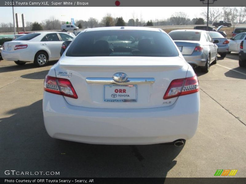 Super White / Bisque 2011 Toyota Camry XLE