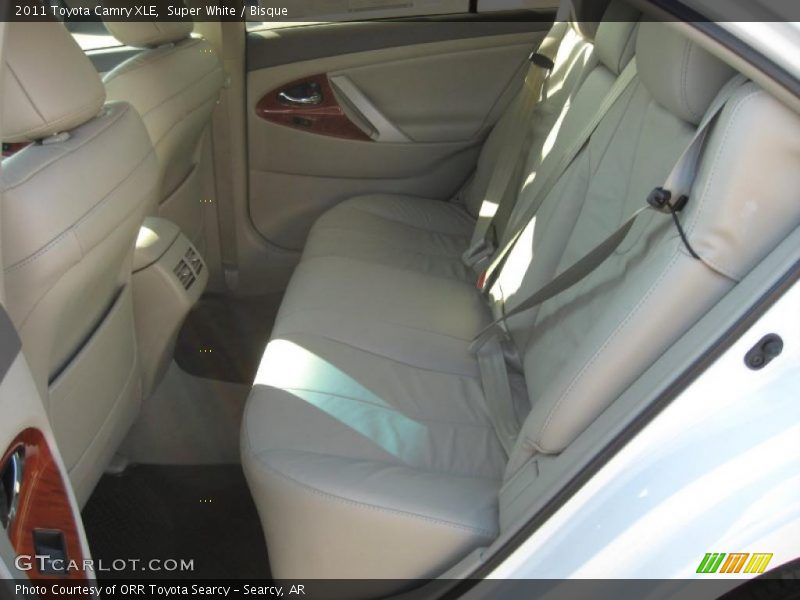 Super White / Bisque 2011 Toyota Camry XLE