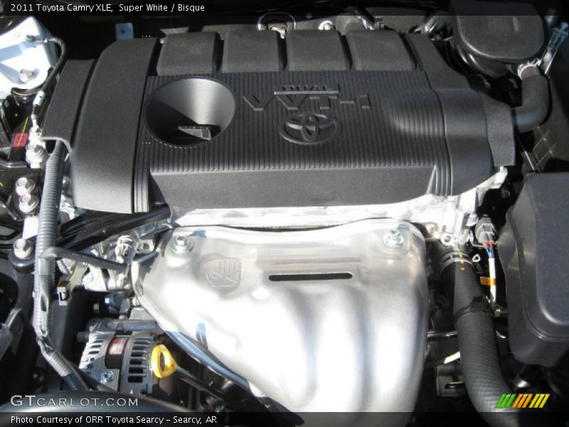 Super White / Bisque 2011 Toyota Camry XLE