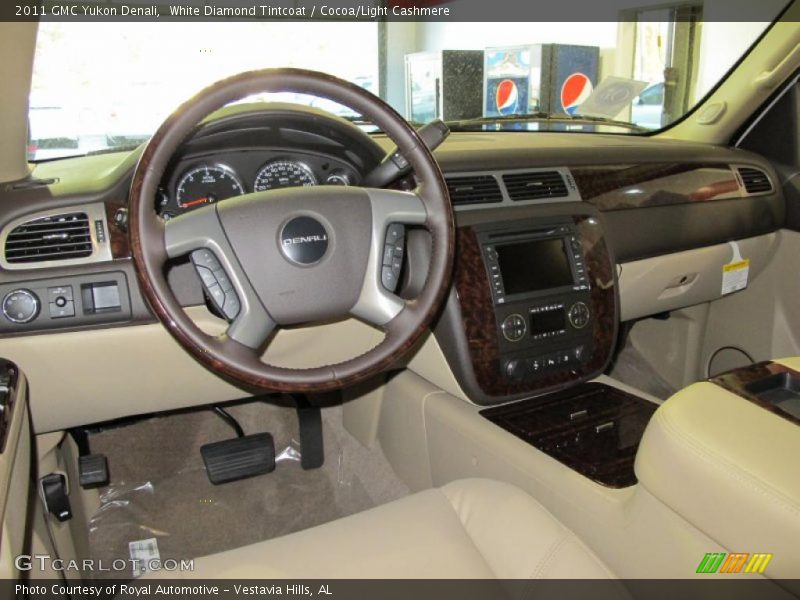 White Diamond Tintcoat / Cocoa/Light Cashmere 2011 GMC Yukon Denali