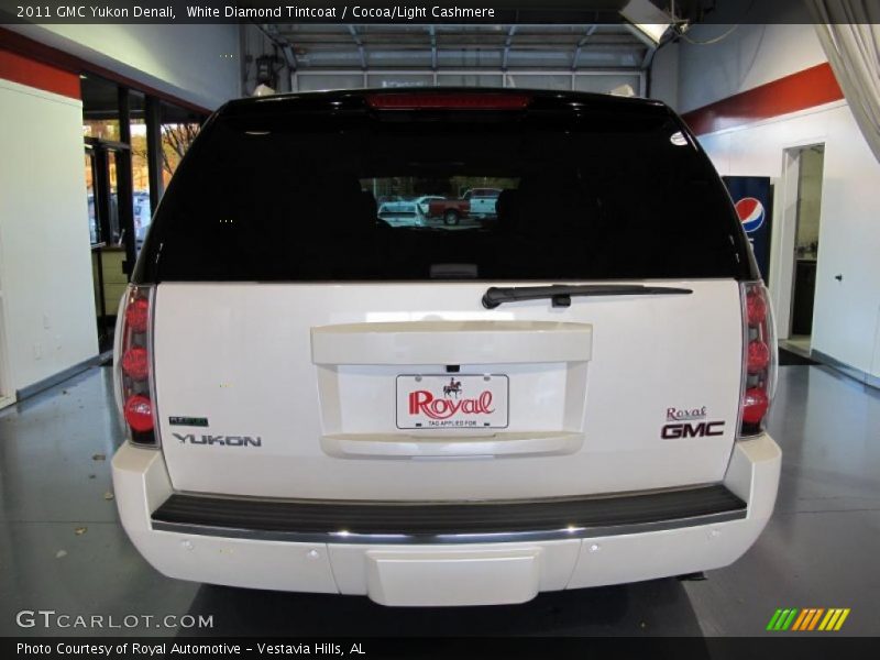 White Diamond Tintcoat / Cocoa/Light Cashmere 2011 GMC Yukon Denali