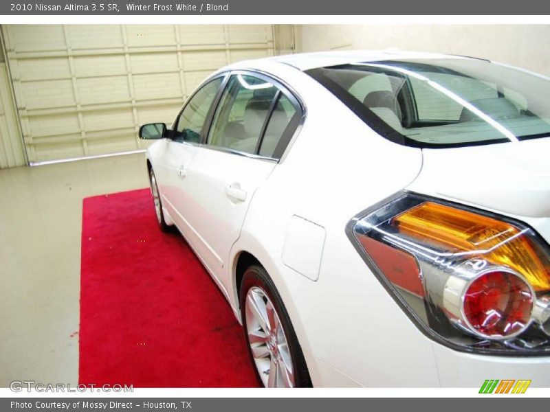 Winter Frost White / Blond 2010 Nissan Altima 3.5 SR