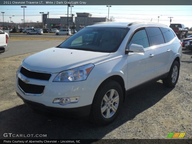 Front 3/4 View of 2011 Traverse LT