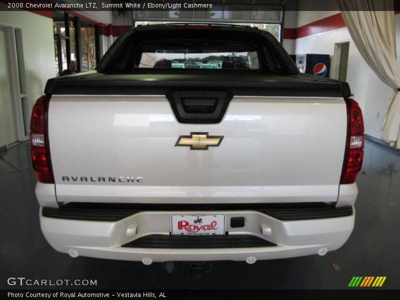 Summit White / Ebony/Light Cashmere 2008 Chevrolet Avalanche LTZ