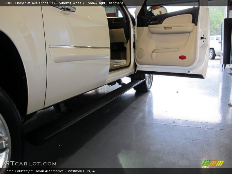 Summit White / Ebony/Light Cashmere 2008 Chevrolet Avalanche LTZ